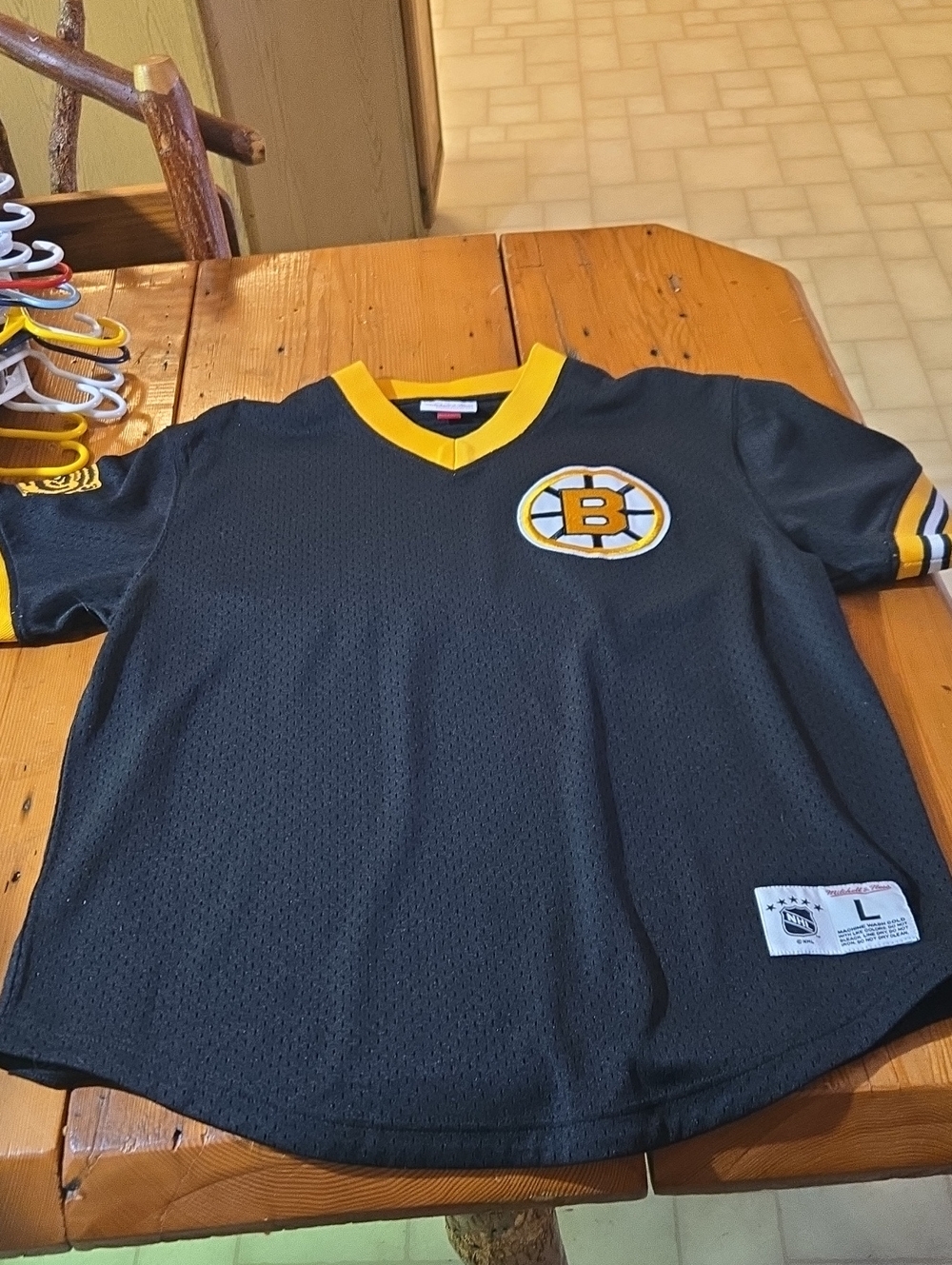 Mitchell & Ness Black and Gold Hockey Jersey Collar Tag Bruins Sz L